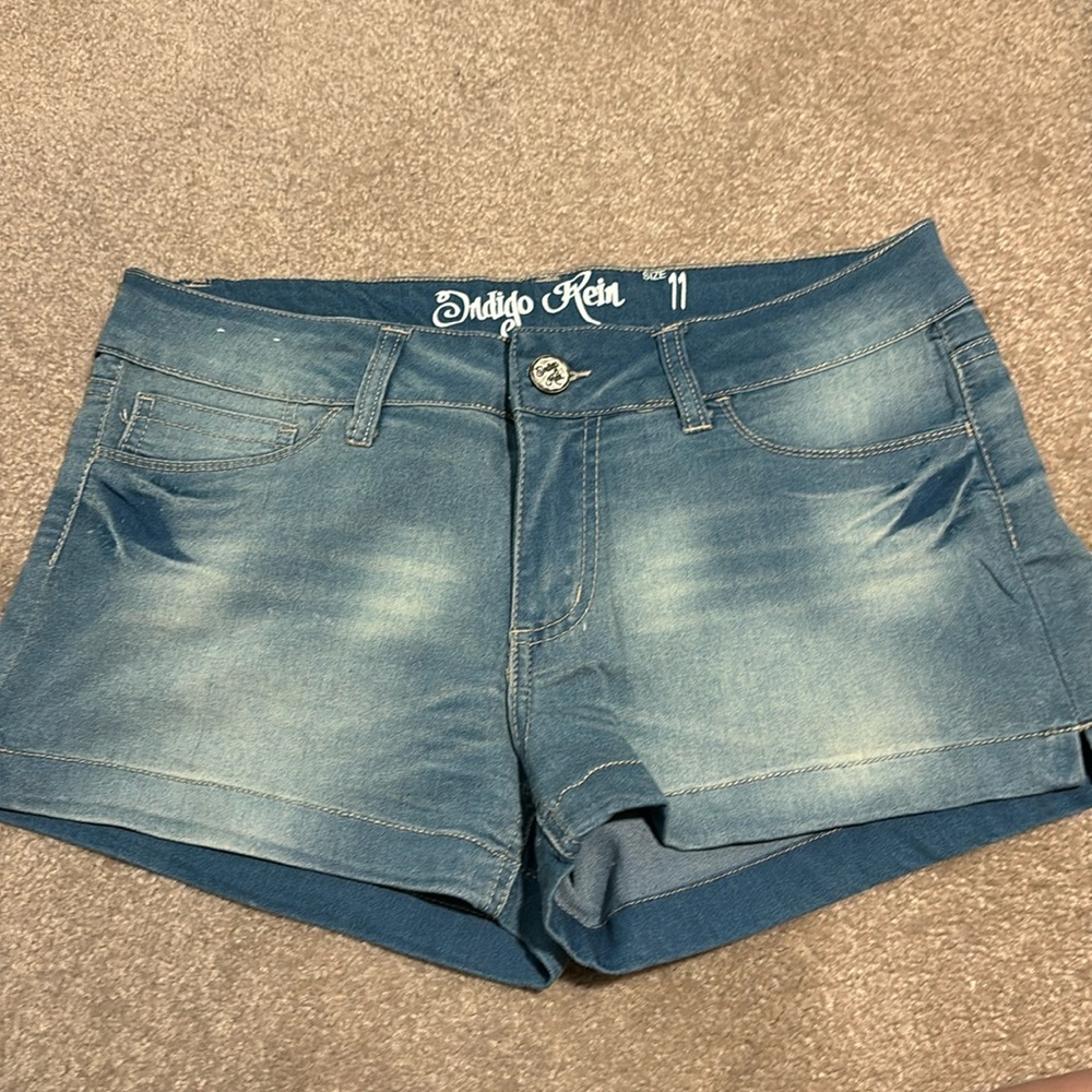 Stretchy denim shorts